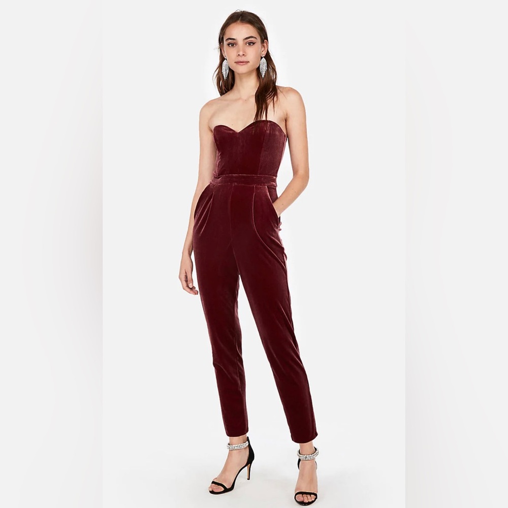 EXPRESS Velvet Strapless Sweetheart Jumpsuit | Size 2